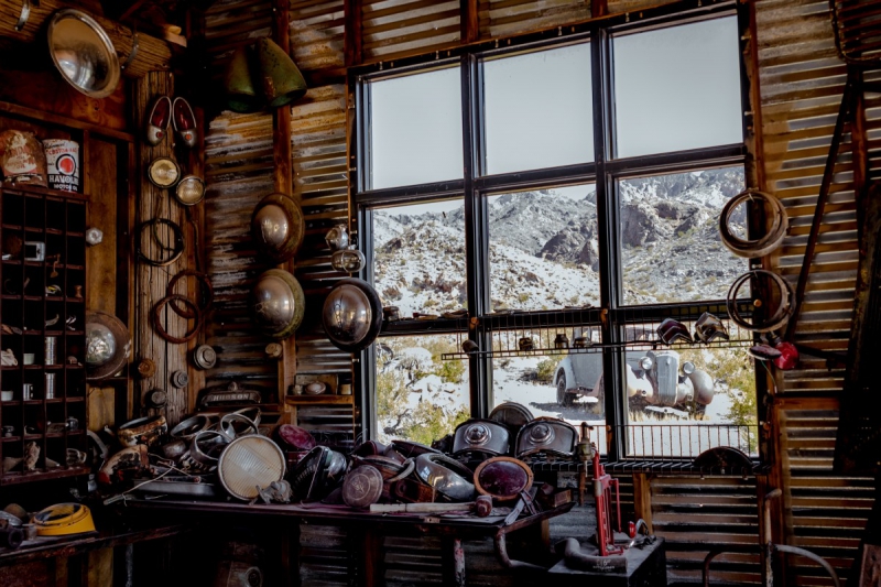 cordonnerie-PUGET SUR ARGENS-min_shop_window_part_junk_abandoned-138873